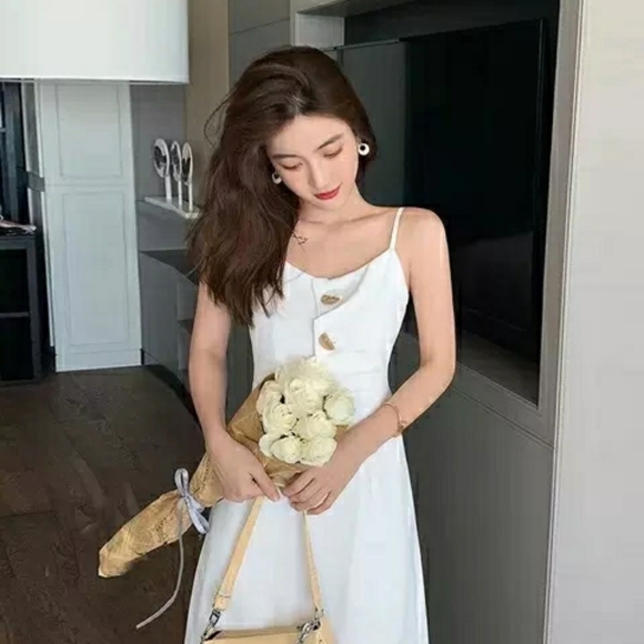 Spring dress - Picture 2 of 3